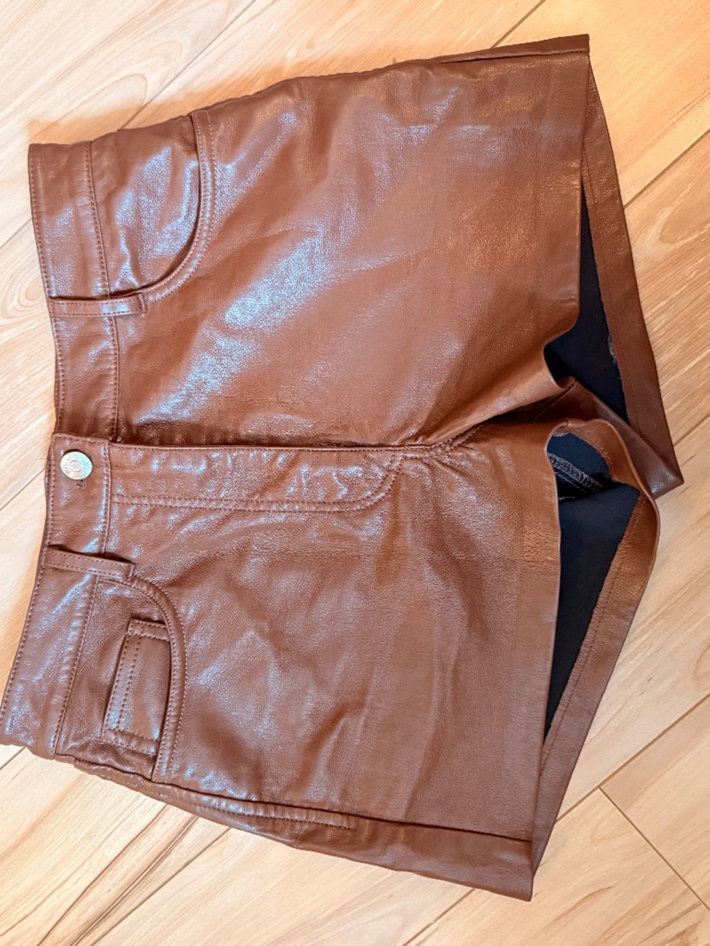 Aritzia Wilfred Melina Faux Leather Shorts – Cognac – Size 2